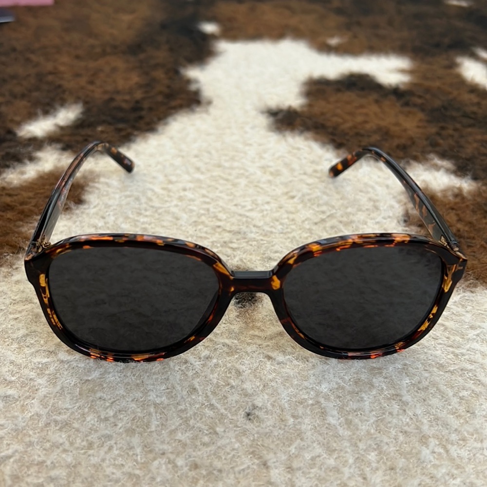 🕶 Tortoise Spotted Sunglasses